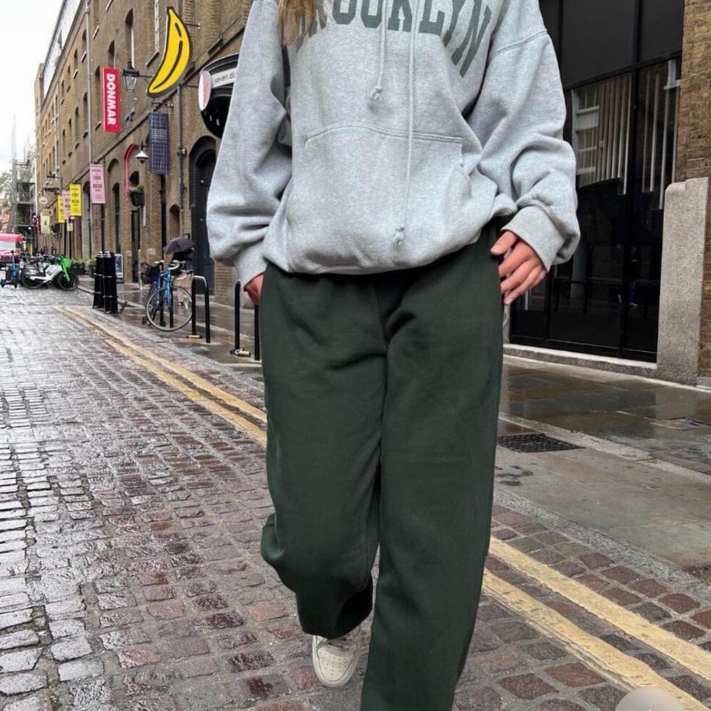 Brandy Melville forest green sweatpants!!